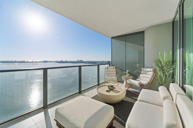 Foto del edificio - 3131 NE 7th Ave