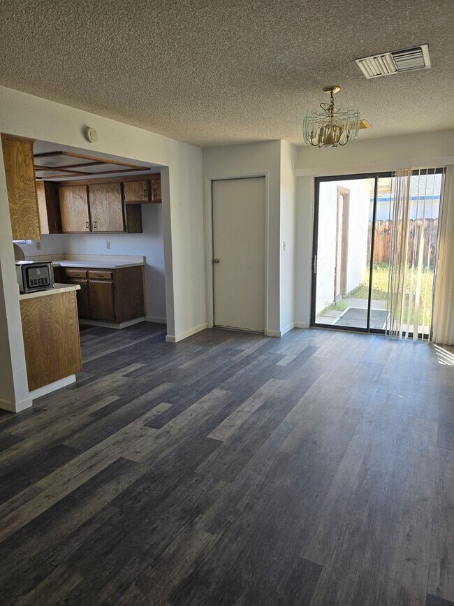 Foto del edificio - Comfy 3 bed 2 bath