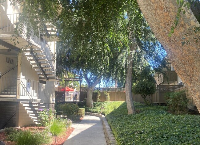 Foto del edificio - 959 Torrano Ave