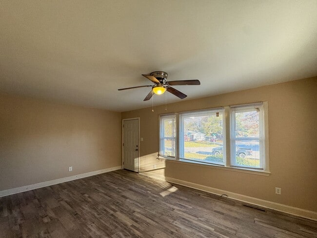 Foto del edificio - Charming 3 Bed 1 Bath Home Conveniently Lo...