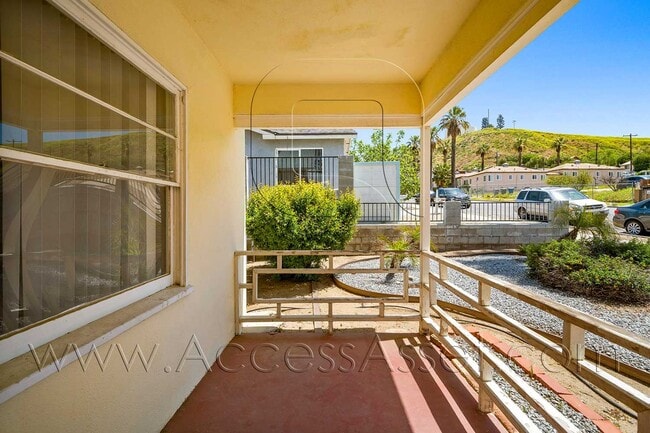 Building Photo - Charming 1 Bedroom Home Near Downtown Lake Elsinore