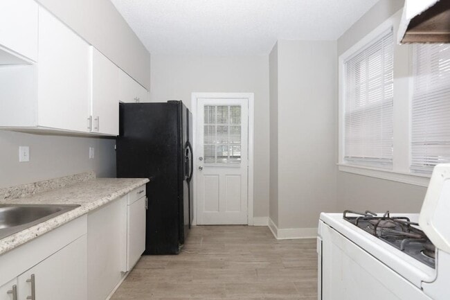 Photo - 2367 Forest Ave Apartment