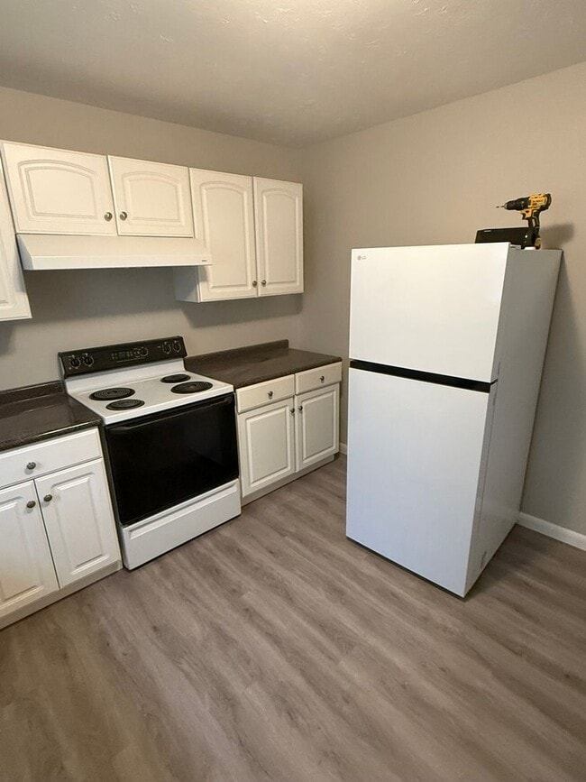 Building Photo - NEW RENTAL!  $1500 per month, Charming 3 bedroom, 1 bath House with fenced backyard! Heart of Sou...