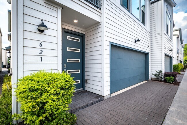 Building Photo - 621 Press St