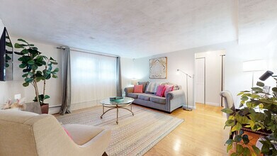 Building Photo - 79 Chestnut St