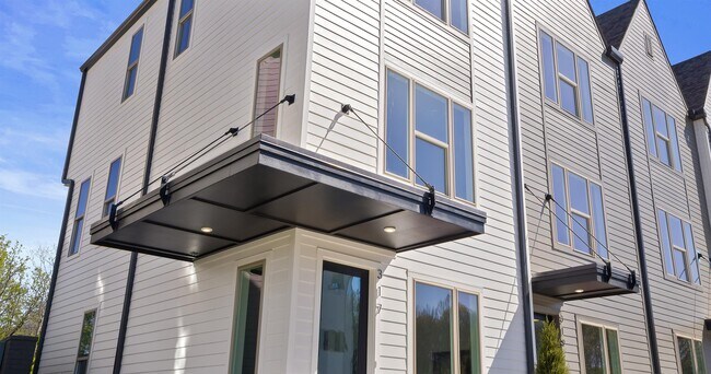 Building Photo - 300 E Village Ln