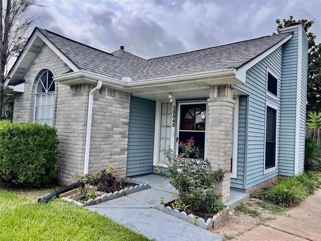 Foto del edificio - 15543 Scenic Haven Dr
