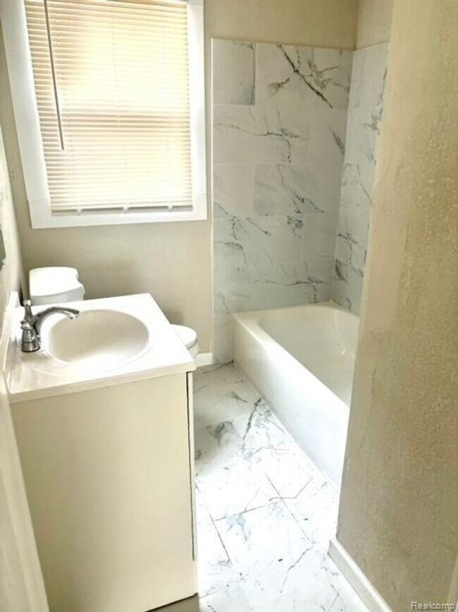 Foto del edificio - 28449 Glenwood St