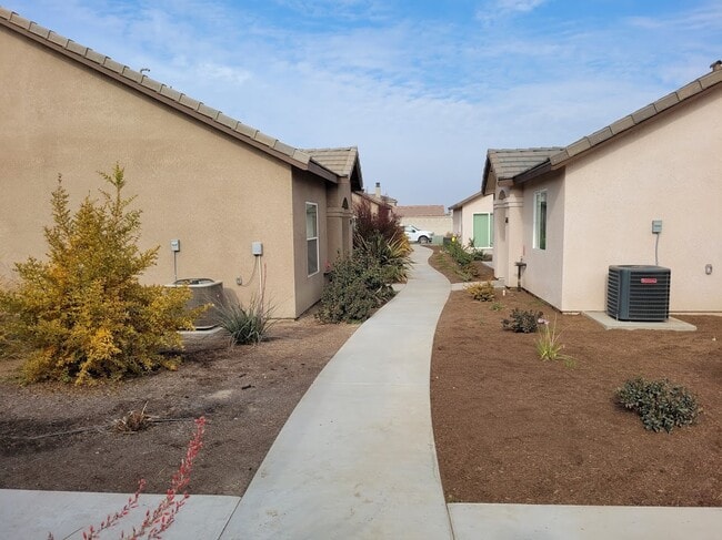 Building Photo - 2159 Bella Oaks Dr