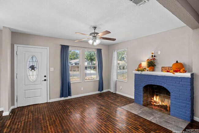 Foto del edificio - Well-Maintained 3-Bedroom Home – Ideal for Students & Professionals!