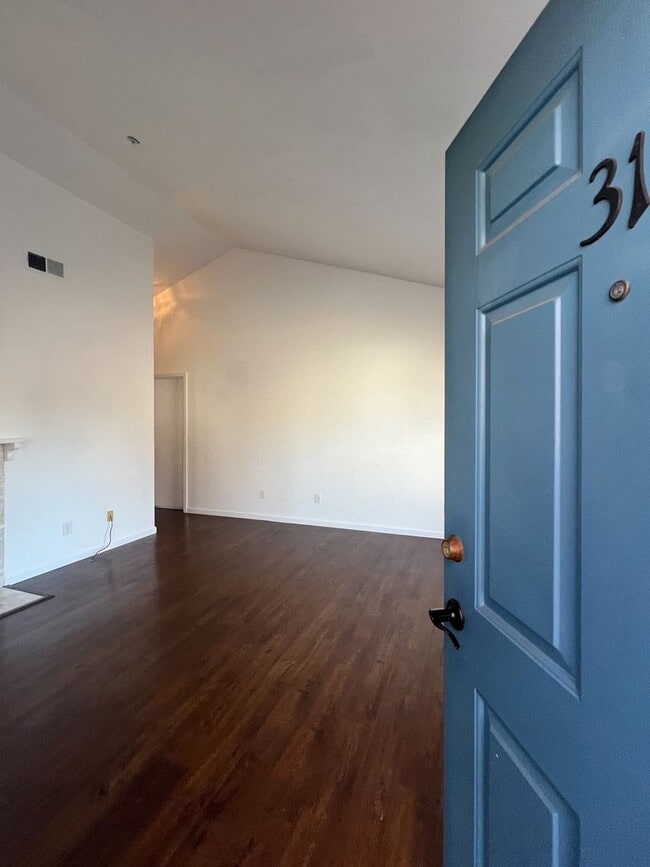 Foto del edificio - Charming Two Bedroom Napa Condo