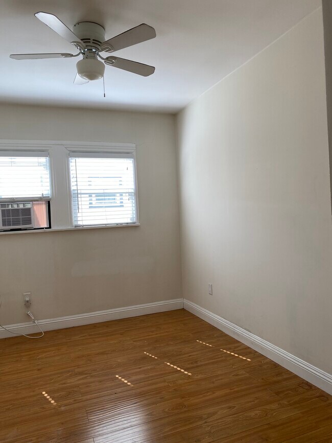 Building Photo - 1328 S Van Ness Ave