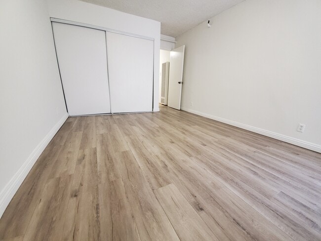 Bedroom - 515 S Kingsley Dr