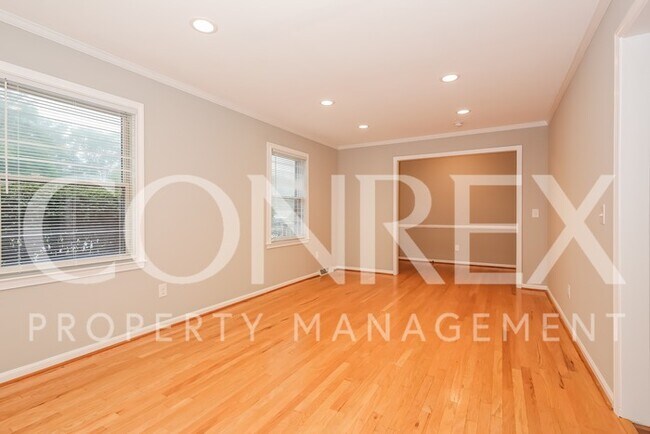Building Photo - Beautiful Brick Contemporary Three Bedroom
