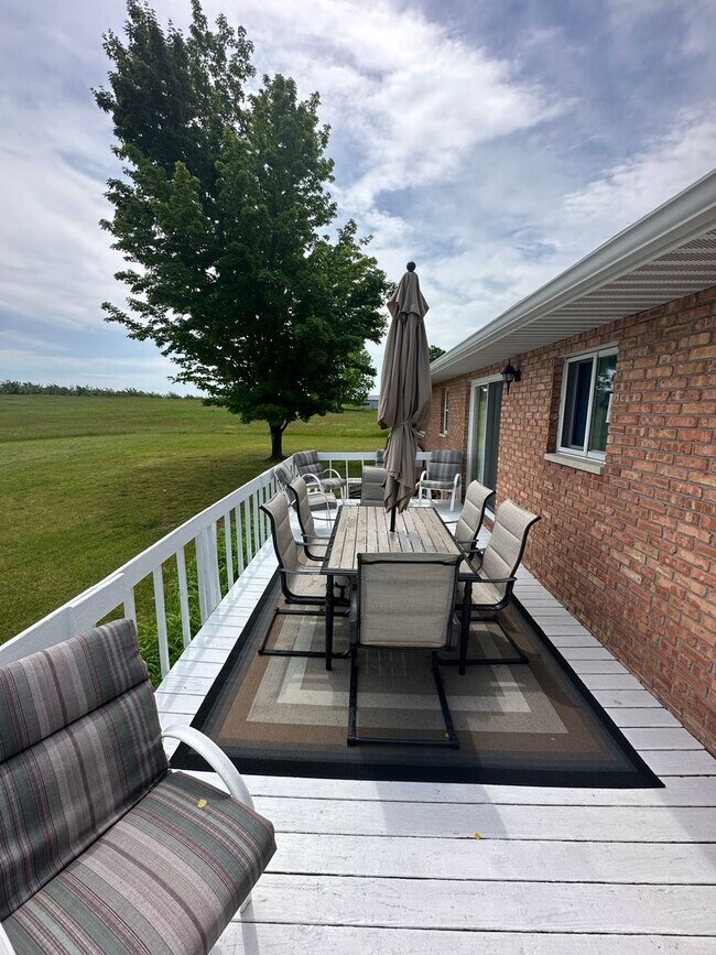 Foto del edificio - Lovely Furnished Home on Center HWY