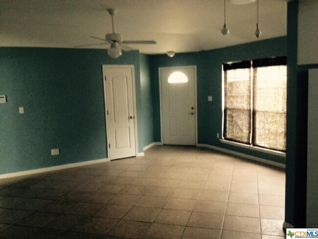 Building Photo - 244 Dogwood Dr