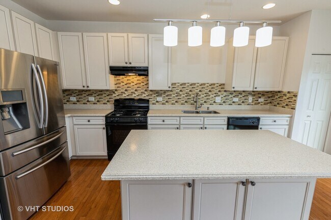 Building Photo - 4050 Pompton Ave