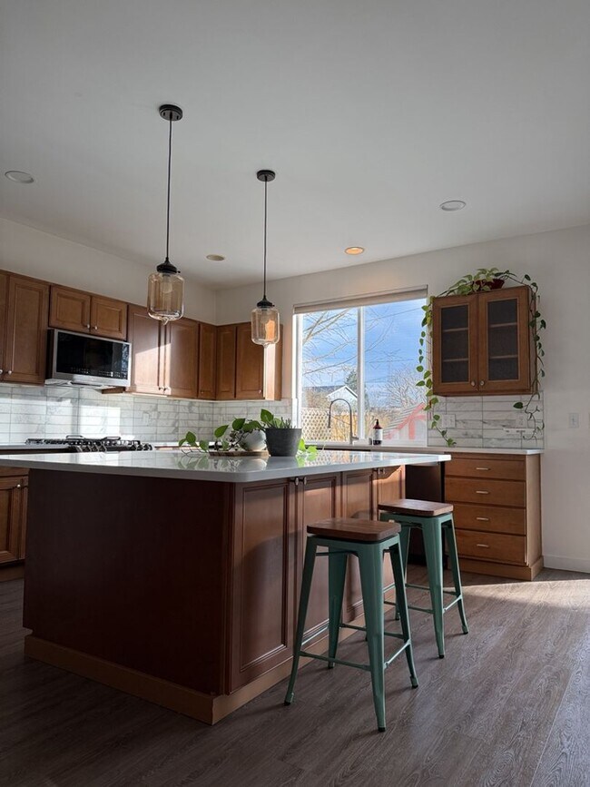 Foto del edificio - Spacious 3 Bed/2.5 Bath Federal Way Home.