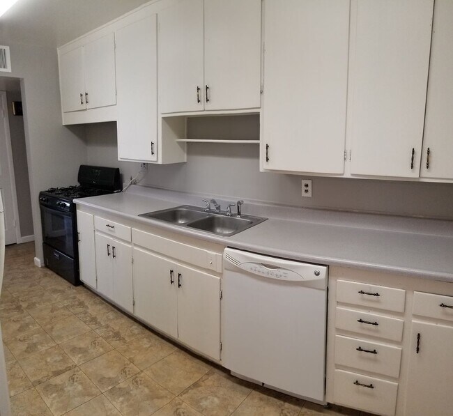 Building Photo - COMING SOON....NICE 4 BED 2 BATH CORNER LO...