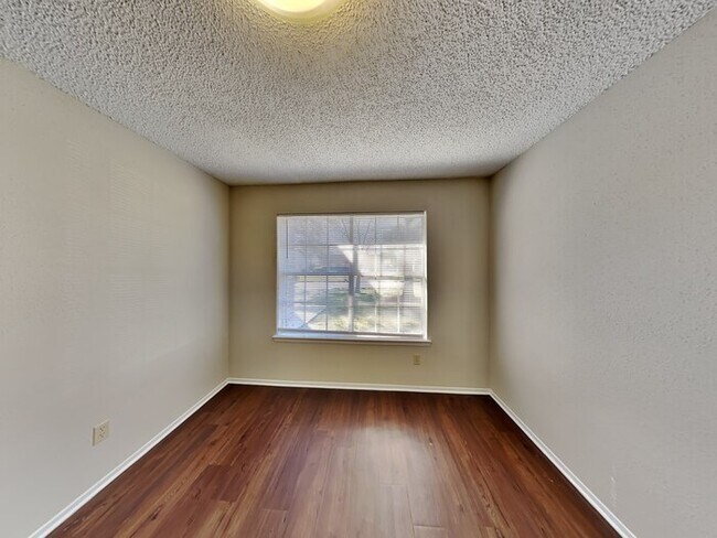 Foto del edificio - Special Price If Leased By 01/20