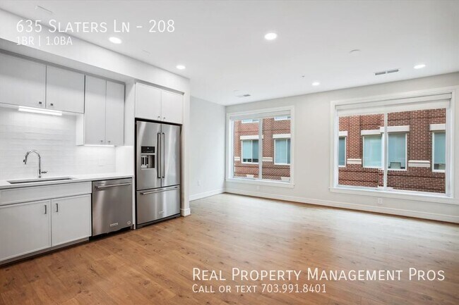 Foto del edificio - RARELY AVAILALE LARGEST 1 BD+DEN + 2 GARAG...