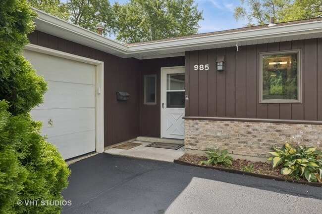 Building Photo - 985 Heartwood Ln
