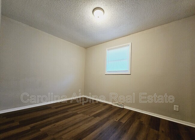 Building Photo - 2501 Kendall Dr