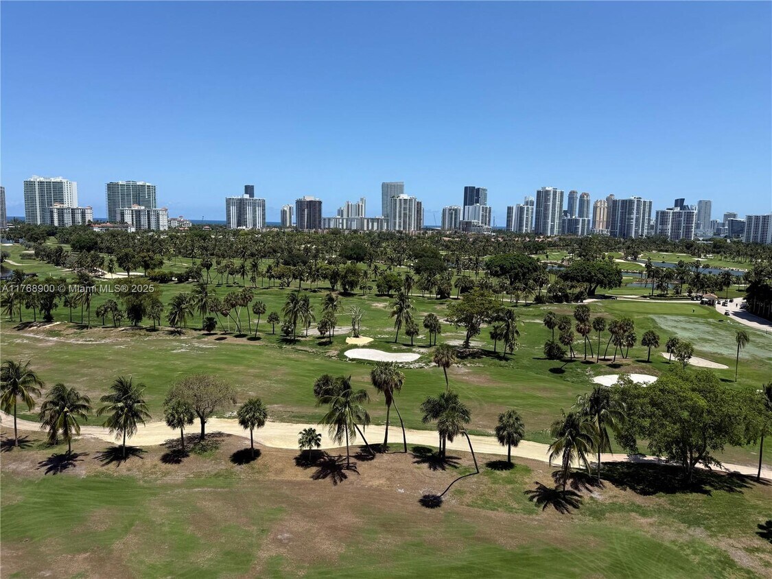 Foto principal - 20335 W Country Club Dr
