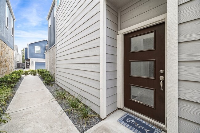 Building Photo - 5502 Cuerta St