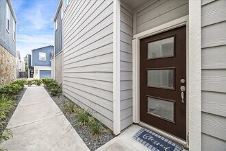 Building Photo - 5502 Cuerta St