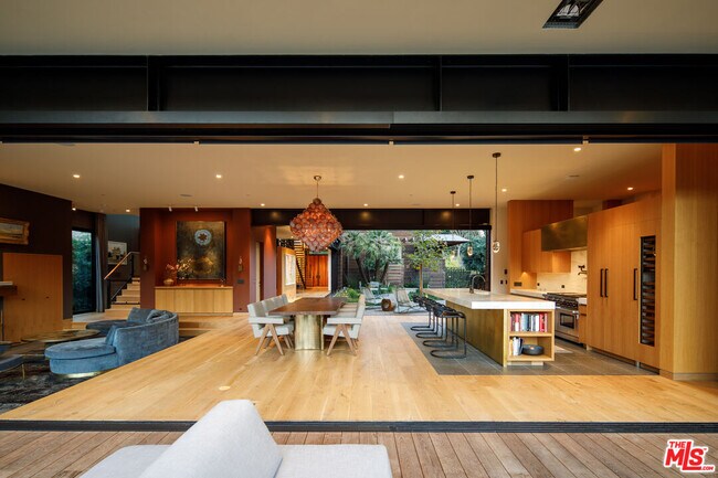Foto del edificio - 527 Latimer Rd