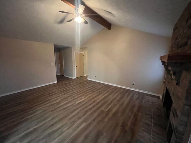 Building Photo - Updated 3 bedroom 2 bath Home in Battlefie...