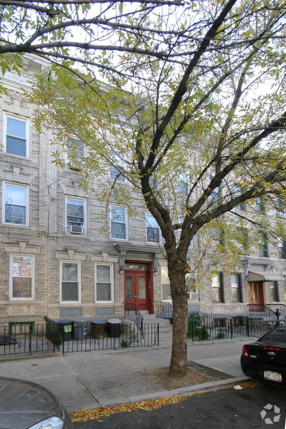 7160 69th Pl, Glendale, NY 11385 Apartments in Glendale, NY