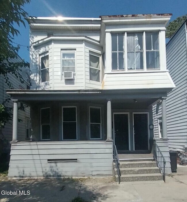 Building Photo - 335 3rd St