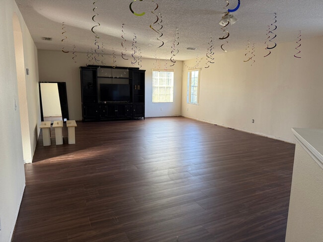 Building Photo - 6530 Lake Pembroke Pl