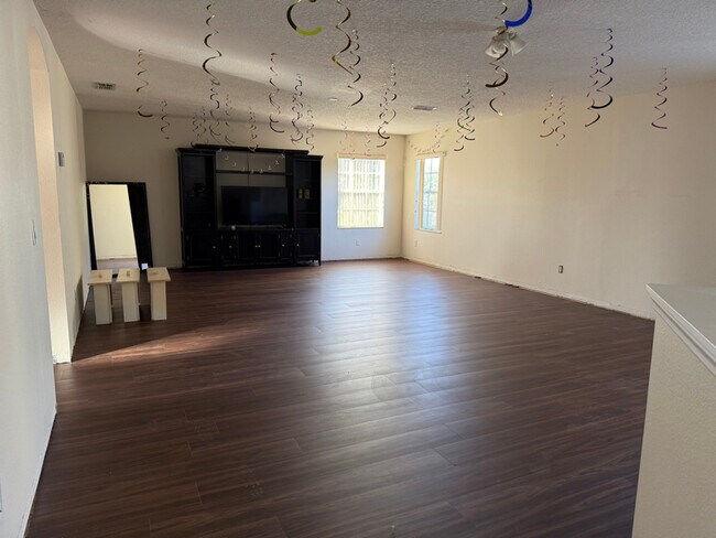 Foto del edificio - 6530 Lake Pembroke Pl