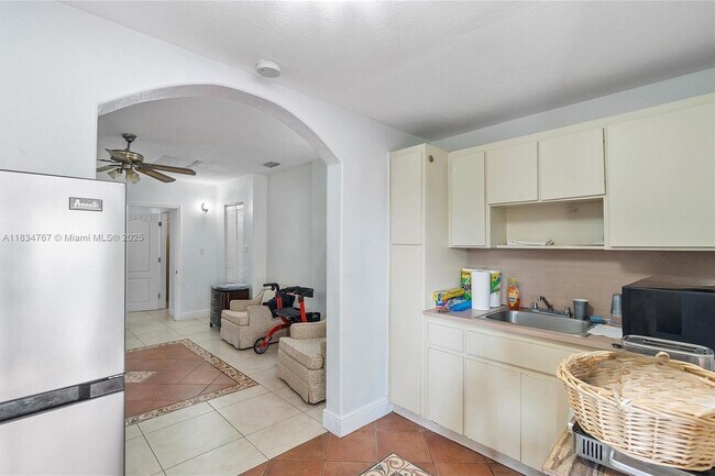 Foto del edificio - 6534 SW 27th St