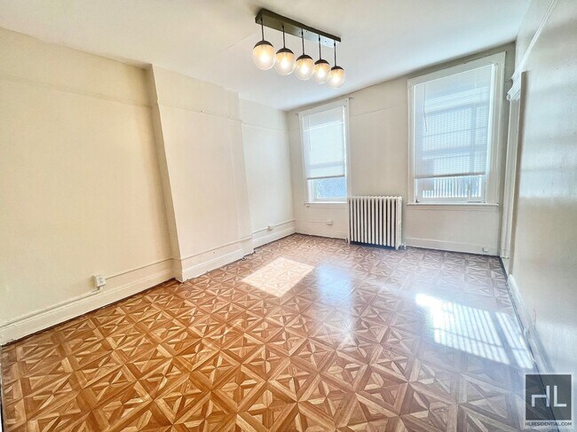Building Photo - Top Floor 1BR in Prime Clinton Hill