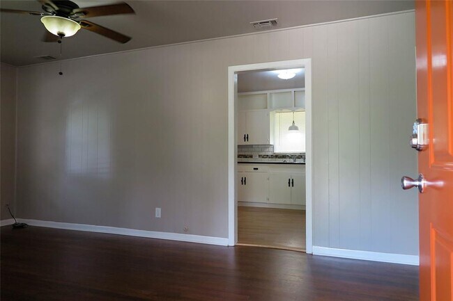 Building Photo - 1205 Forest St
