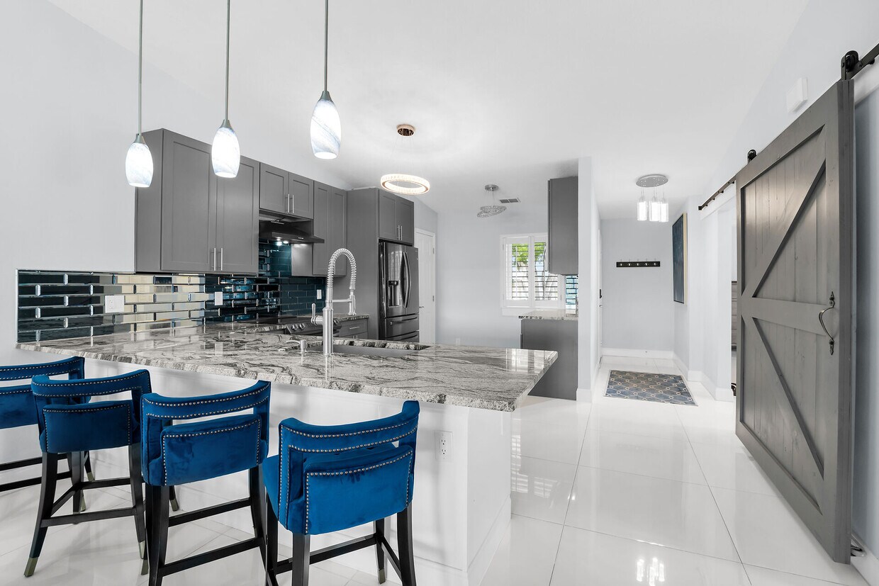 Foto principal - 825 New Waterford Dr