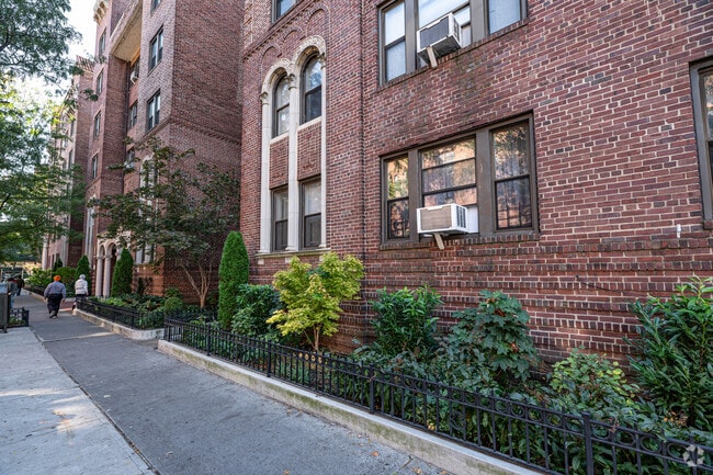 Building Photo - 8412 35th Ave