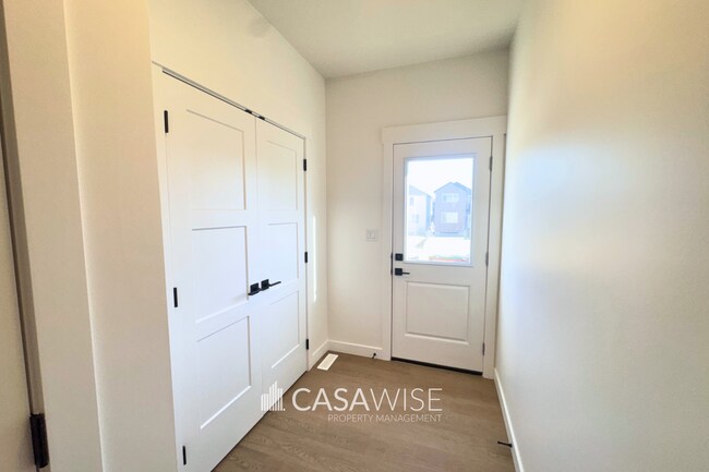 Photo du bâtiment - 9339-9222 222 St NW