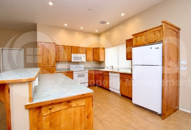 Building Photo - 6110 E Milton Dr