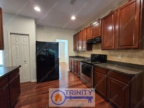 Building Photo - 130 Arabian Way