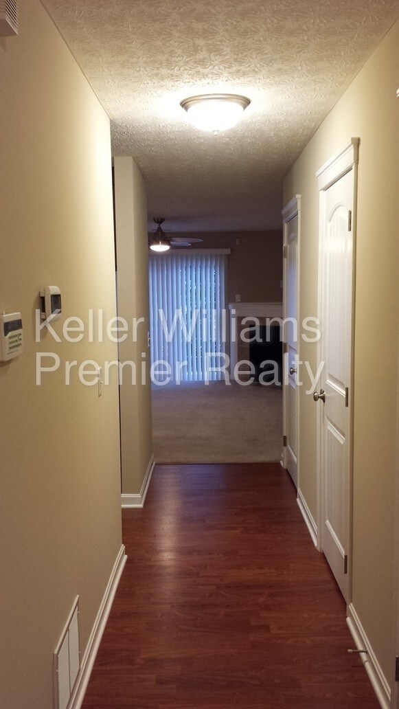 Building Photo - 6713 Lagrange Dr