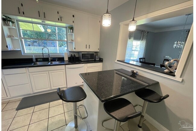 Foto del edificio - 4950 Martha Ave