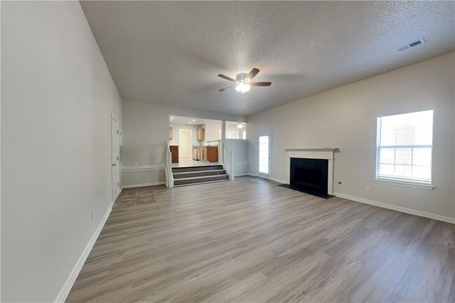 Building Photo - 137 Legend Creek Dr