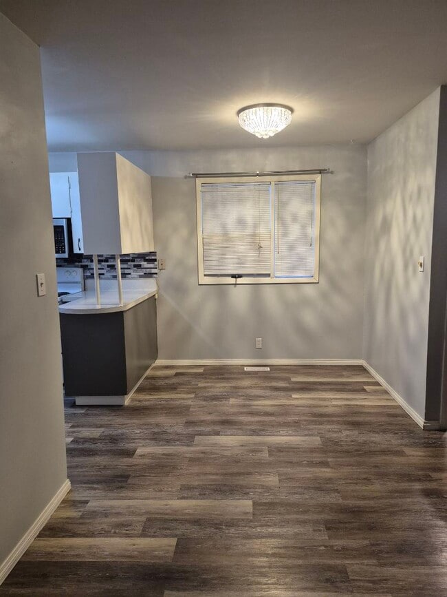 Building Photo - 245 Edward St