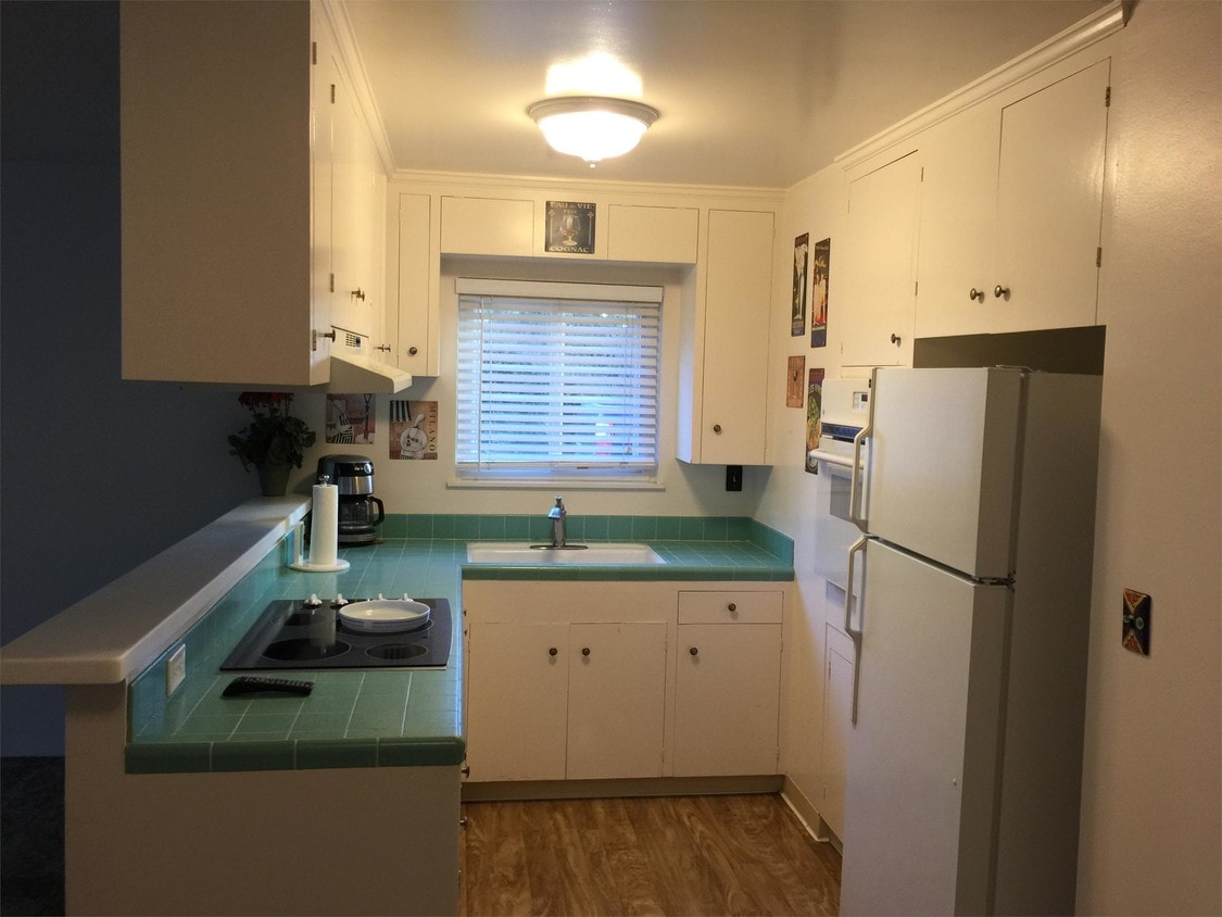 Primary Photo - 232 W Yanonali St