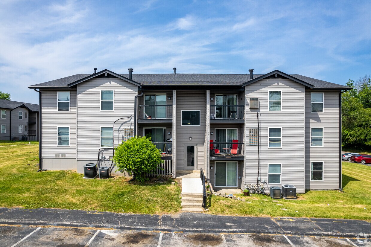 Crossing at Northpointe 3144 Sunswept Park Dr Florissant, MO Apartments for Rent in